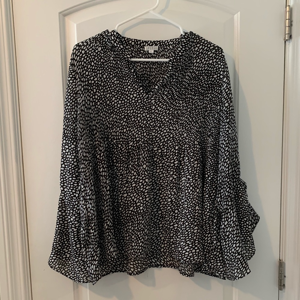 Spense Black blouse with white spots, flounced sleeves. Size L.